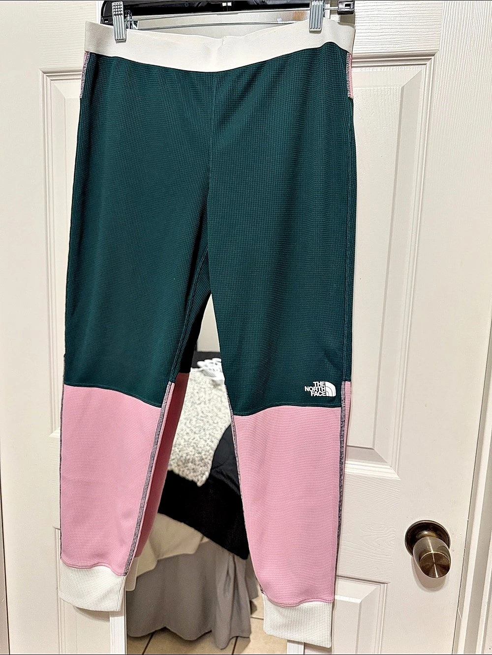 The North Face Color Block Leggings Green & Pink Size Medium Like New